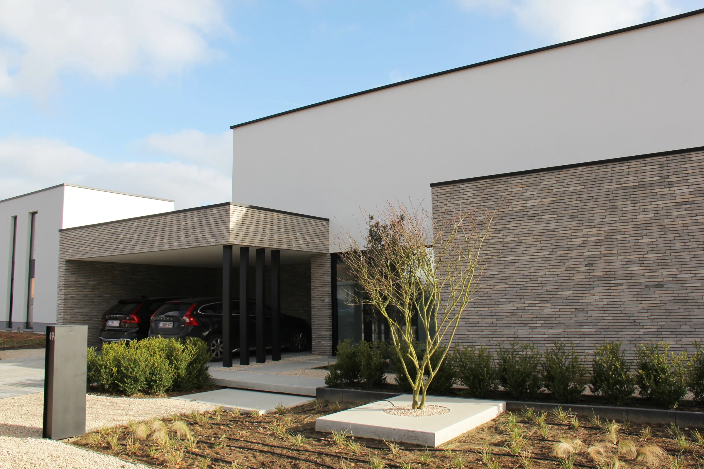 moderne villa, hedendaagse architectuur, strakke villa, luxe woning, moderne nieuwbouw, minimalistische architectuur, exclusieve villa, architectuur op maat, energiezuinige woning, moderne woning met grote raampartijen, hedendaagse gezinswoning.