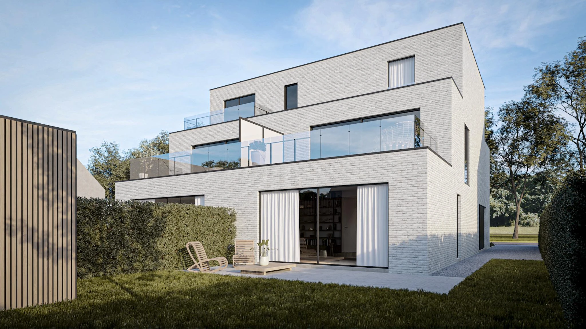 Modern wit appartementsgebouw met verspringende verdiepingen, ruime terrassen met glazen balustrades en een privétuin.
