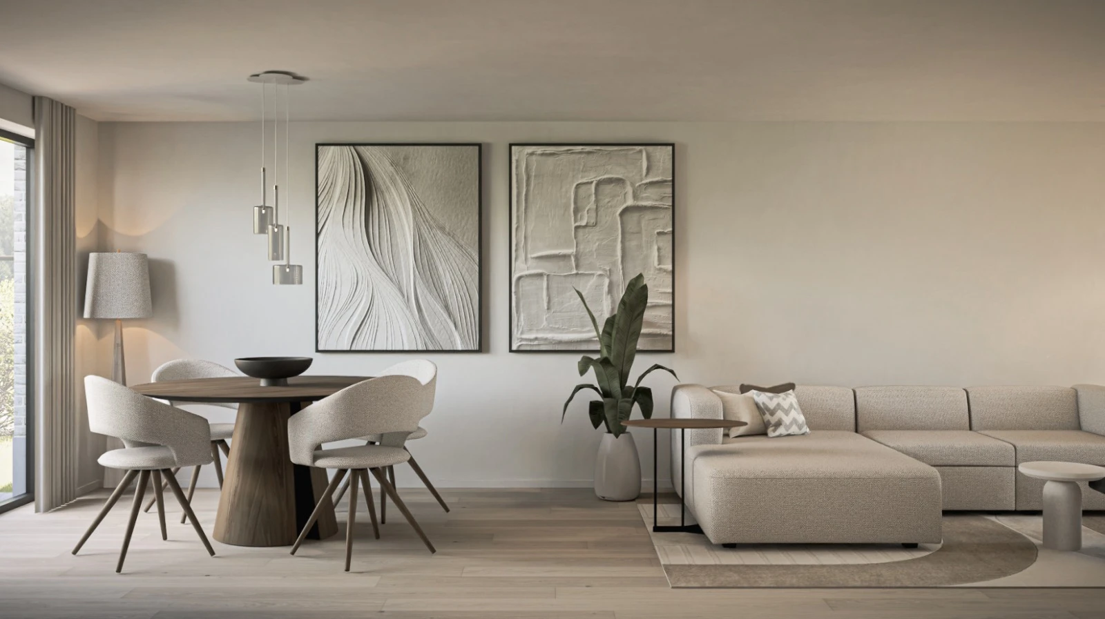Modern interieur met houten eettafel, beige kuipstoelen en organische wanddecoratie naast een lichte hoekbank in een minimalistische woonkamer.
